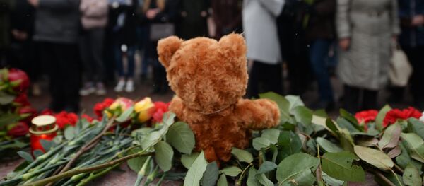 Акцыі ў памяць аб загінулых пры пажары ў ГЦ Зімовая вішня Акцыі ў памяць аб загінулых пры пажары ў ГЦ Зімовая вішня - Sputnik Беларусь