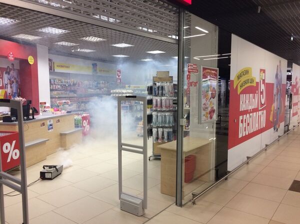 По сценарию задымление произошло в одном из магазинов торгового центра - Sputnik Беларусь