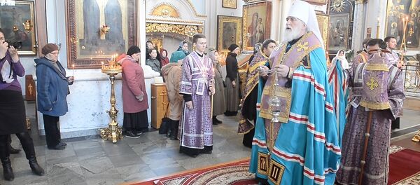 В белорусских храмах молятся за жертв пожара в Кемерово, видео - Sputnik Беларусь