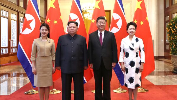 Председатель КНР Си Цзиньпин с супругой Пэн Лиюань и секретарь Трудовой партии Кореи Ким Чен Ын с супругой Ли Соль Чжу - Sputnik Беларусь