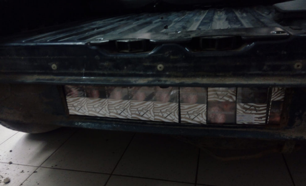 Белорусские сигареты были спрятаны в днище автомобиля - Sputnik Беларусь