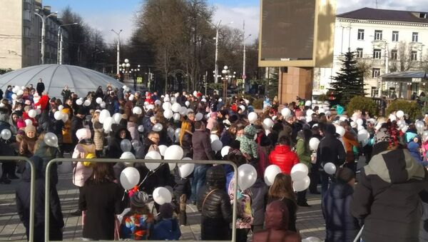 Акция памяти погибших при пожаре в ТЦ в Кемерово - Sputnik Беларусь