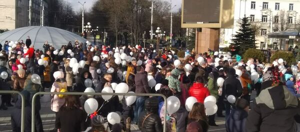 Акция памяти погибших при пожаре в ТЦ в Кемерово Акция памяти погибших при пожаре в ТЦ в Кемерово - Sputnik Беларусь