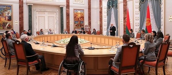 Сустрэча Аляксандра Лукашэнкі з Алімпійскімі і Паралімпійскімі чэмпіёнамі Сустрэча Аляксандра Лукашэнкі з Алімпійскімі і Паралімпійскімі чэмпіёнамі - Sputnik Беларусь