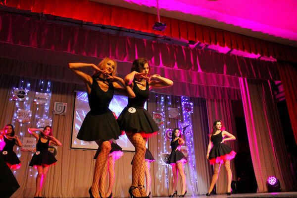 Красивые девушки в прекрасных нарядах радовали глаз - Sputnik Беларусь