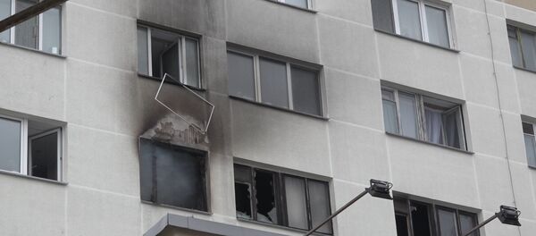 Кадры пожара в доме на улице Железнодорожной, где МЧС спасло пятерых - Sputnik Беларусь