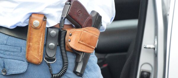 Пистолет в кобуре, архивное фото - Sputnik Беларусь
