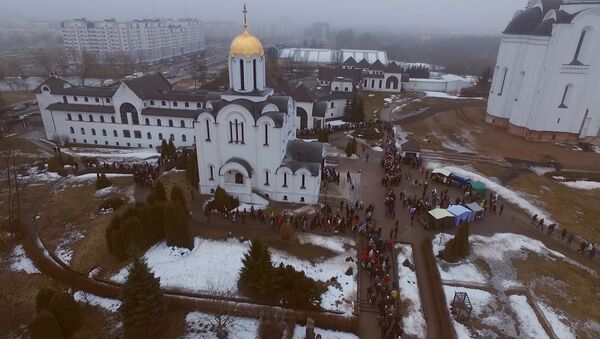 Православные христиане празднуют Вербное воскресенье, видео - Sputnik Беларусь