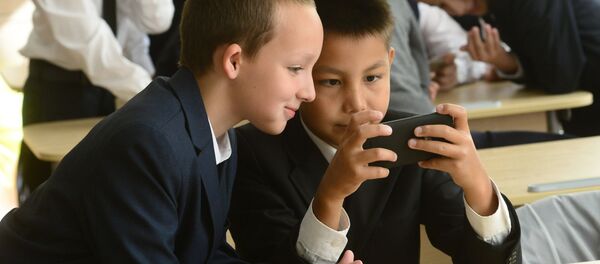 Школьники во время перемены, архивное фото Школьники во время перемены, архивное фото - Sputnik Беларусь