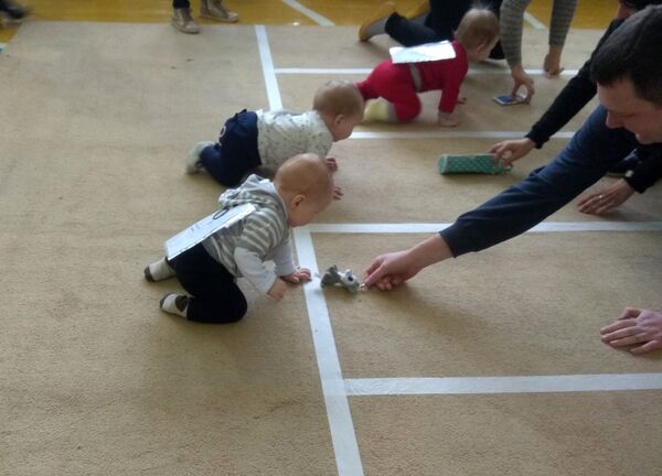 Родители приманивали детей всеми возможными способами - Sputnik Беларусь