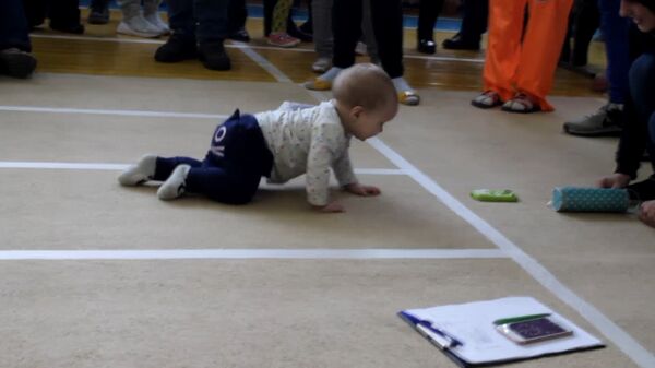 Более 70 малышей участвовали в забеге в ползунках - Sputnik Беларусь