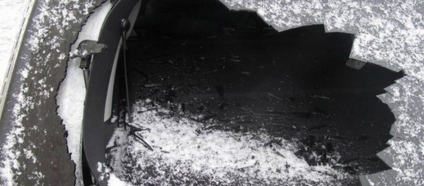 Дворник повредил авто, которое мешало вывозу мусора - Sputnik Беларусь