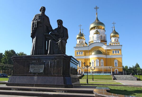 Памятник святым Кириллу и Мефодию в Саранске - Sputnik Беларусь