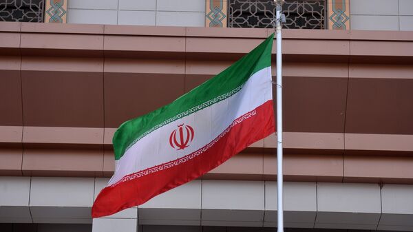 Флаг Ирана на здании посольства в Минске - Sputnik Беларусь