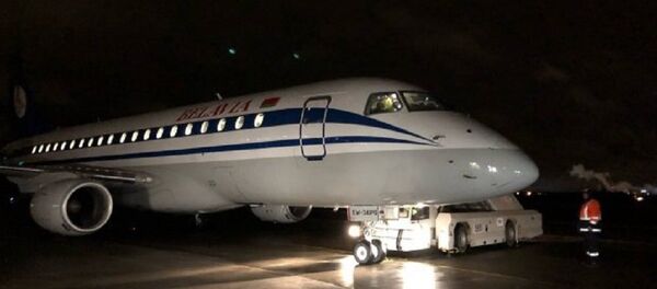 Самолет Белавиа с неисправным шасси в Пулково - Sputnik Беларусь