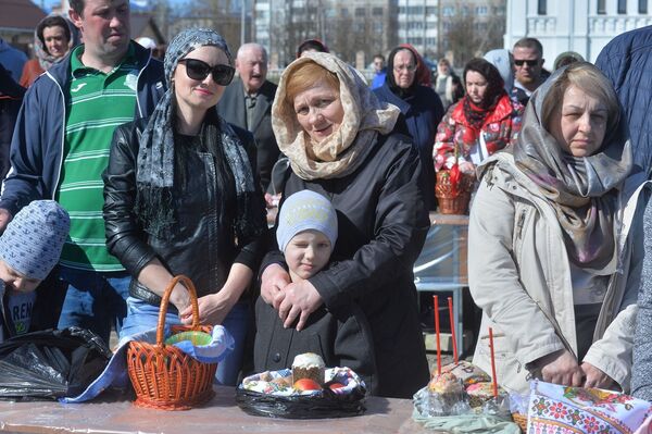 Пасха - главный праздник у христиан и к нему готовятся всей семьей - Sputnik Беларусь