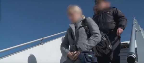 МВД показало, как задерживали белоруску в аэропорту Минск - Sputnik Беларусь