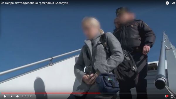 МВД показало, как задерживали белоруску в аэропорту Минск - Sputnik Беларусь