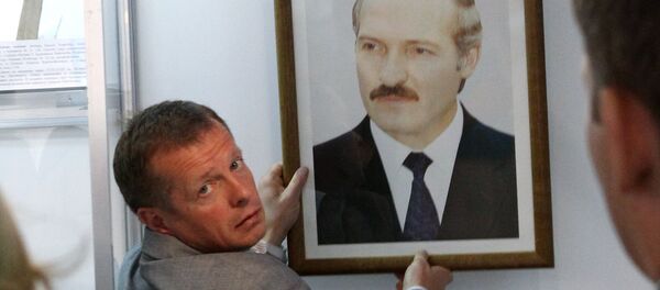 Портрет президента Белоруссии Александра Лукашенко на открытии 23 Московской международной книжной выставки-ярмарки Портрет президента Белоруссии Александра Лукашенко на открытии 23 Московской международной книжной выставки-ярмарки - Sputnik Беларусь