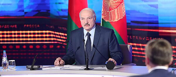 Президент Беларуси Александр Лукашенко на встрече с белорусскими СМИ 10 апреля 2018 года - Sputnik Беларусь