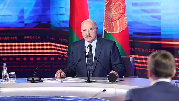 Президент Беларуси Александр Лукашенко на встрече с белорусскими СМИ 10 апреля 2018 года - Sputnik Беларусь