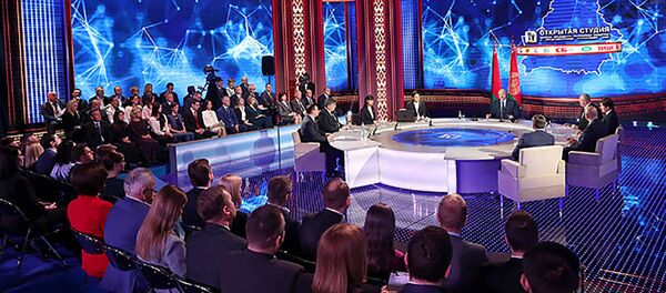 Президент Беларуси Александр Лукашенко на встрече с белорусскими СМИ 10 апреля 2018 года Президент Беларуси Александр Лукашенко на встрече с белорусскими СМИ 10 апреля 2018 года - Sputnik Беларусь