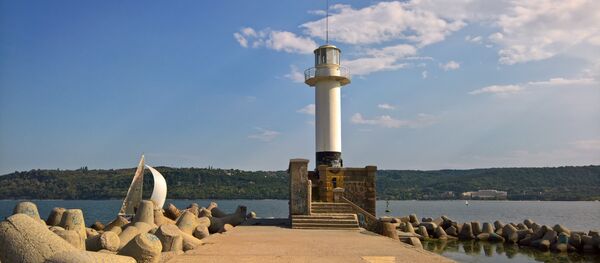 Маяк в порту Варны - Sputnik Беларусь