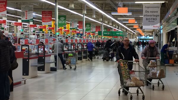 Приезжих из Беларуси в супермаркетах Польши стало ощутимо меньше - Sputnik Беларусь