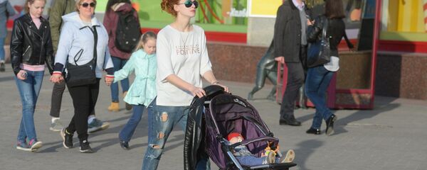 Людзі на вуліцах Мінска Людзі на вуліцах Мінска - Sputnik Беларусь