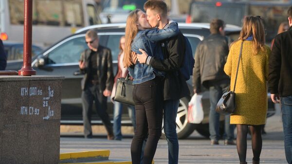 Поцелуй на улицах города - Sputnik Беларусь