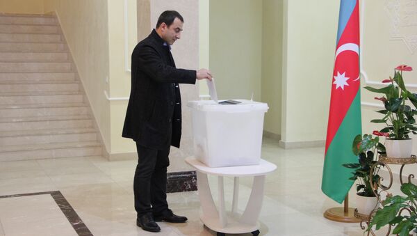 Голосование на президентских выборах в Посольстве Азербайджана в Минске - Sputnik Беларусь