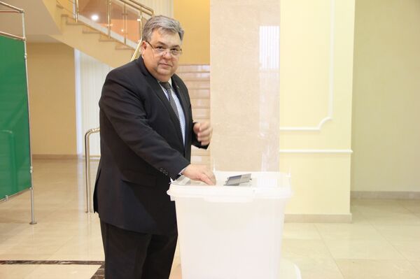 Посол Азербайджана господин Латиф Гандилов - Sputnik Беларусь