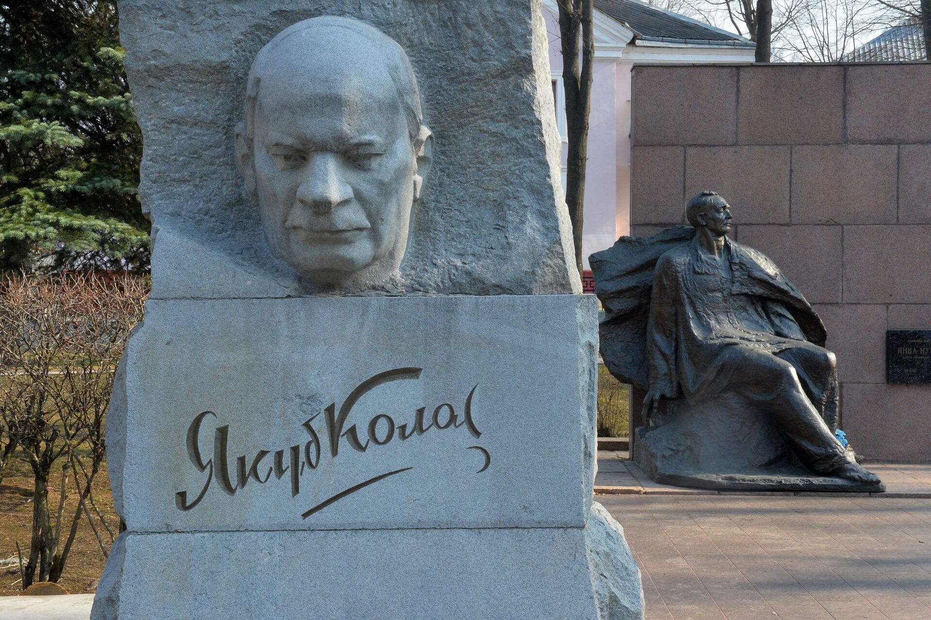 Белорусские поэты Якуб Колас и Янка Купала похоронены на Военном кладбище - Sputnik Беларусь, 1920, 02.11.2021