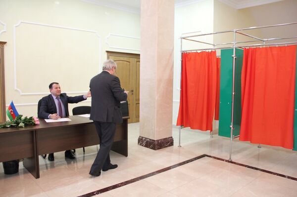 Голосование в посольстве Азербайджана в Минске - Sputnik Беларусь