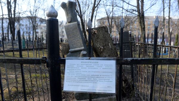 На оградках неухоженных могил поместили информацию - Sputnik Беларусь