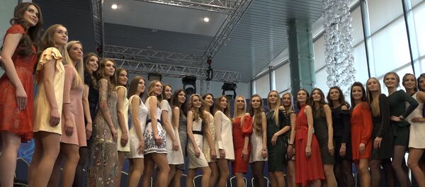 Видеофакт: финалисток конкурса Мисс Беларусь представили зрителям - Sputnik Беларусь