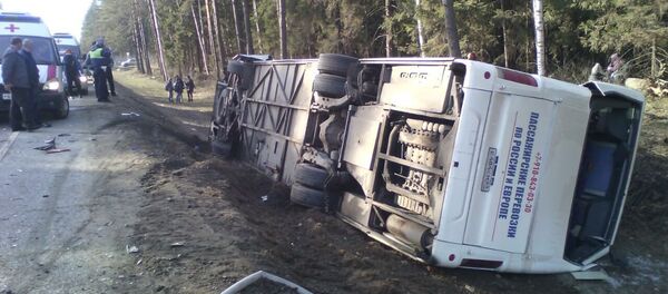 Автобус с детьми столкнулся с легковой машиной в Подмосковье - Sputnik Беларусь