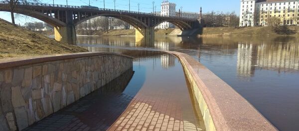 Вода на набережной Двины в Витебске - Sputnik Беларусь