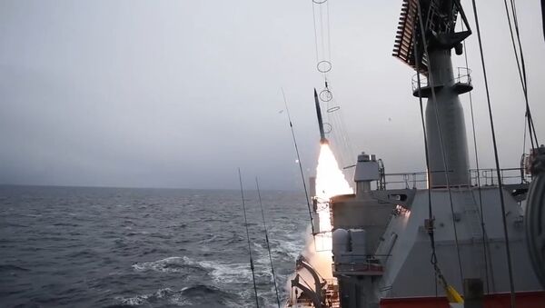 Ракетный крейсер Северного флота Маршал Устинов отразил авиационный удар условного противника в Баренцевом море - Sputnik Беларусь