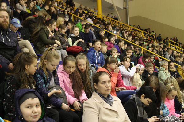 Зрители пришли поддержать спортсменов - Sputnik Беларусь