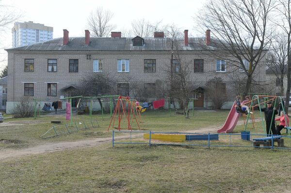 Многие меняют окна в двухэтажках, делают ремонт - Sputnik Беларусь