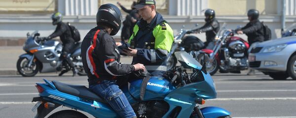 Проверка документов у байкера, архивное фото - Sputnik Беларусь