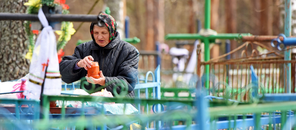 Десятки жителей разных уголков Беларуси собираются на кладбище в отселенной деревне - Sputnik Беларусь