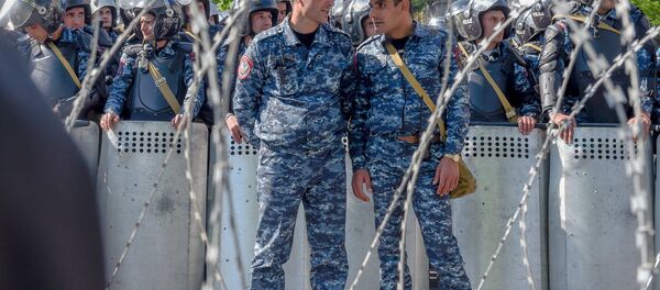 Полицейский кордон на проспекте Баграмян (16 апреля 2018). Ереван - Sputnik Беларусь