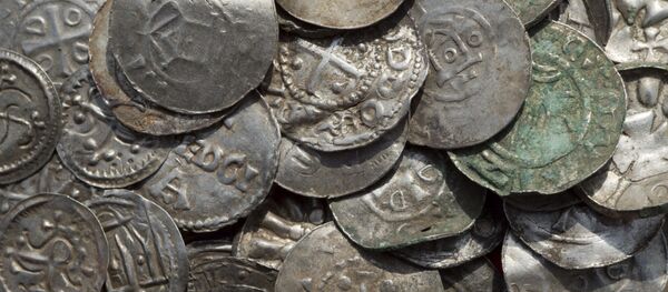 Скарб са старажытнымі скандынаўскімі манетамі Скарб са старажытнымі скандынаўскімі манетамі - Sputnik Беларусь
