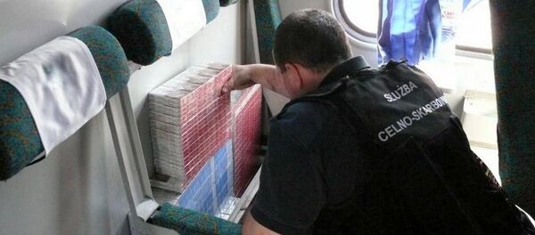 Контрабандные сигареты в поезде - Sputnik Беларусь