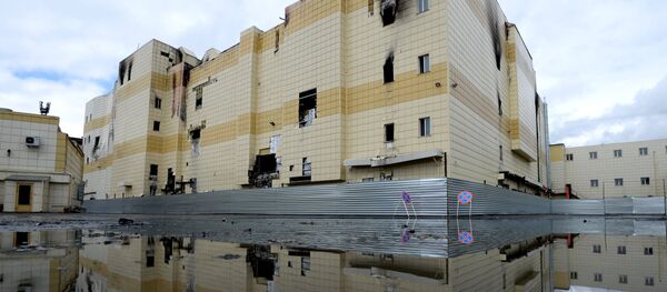 Здание торгового центра Зимняя вишня после пожара - Sputnik Беларусь