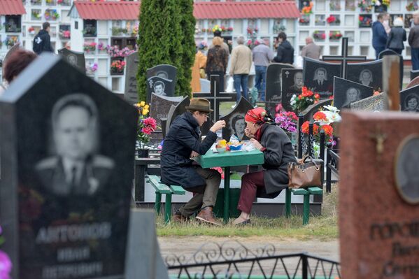 Радуница на Восточном кладбище - Sputnik Беларусь