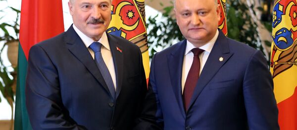 Прэзідэнт Рэспублікі Беларусь Аляксандр Лукашэнка (злева) і прэзідэнт Малдовы Ігар Дадон Прэзідэнт Рэспублікі Беларусь Аляксандр Лукашэнка (злева) і прэзідэнт Малдовы Ігар Дадон - Sputnik Беларусь