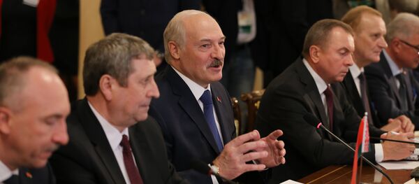 Михаил Русый, Александр Лукашенко и Владимир Макей во время встречи в рамках официального визита в Молдову - Sputnik Беларусь
